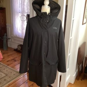 Black THE NORTH FACE Dry vent, snap front rain jacket L